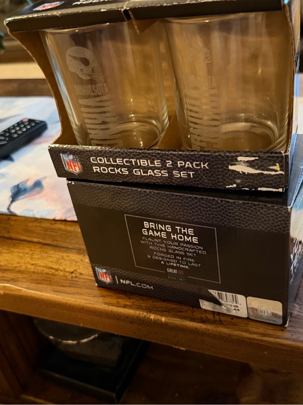 New In box Minnesota Vikings NFL Collectible 2-Pack Rocks Glass Set - Clear